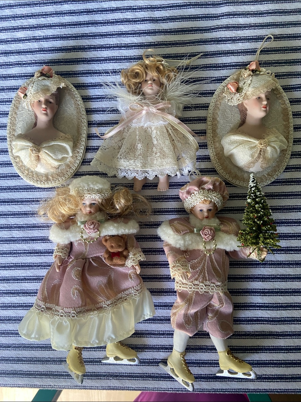 Beautiful Victorian Christmas Ornament set of 5 Pcs